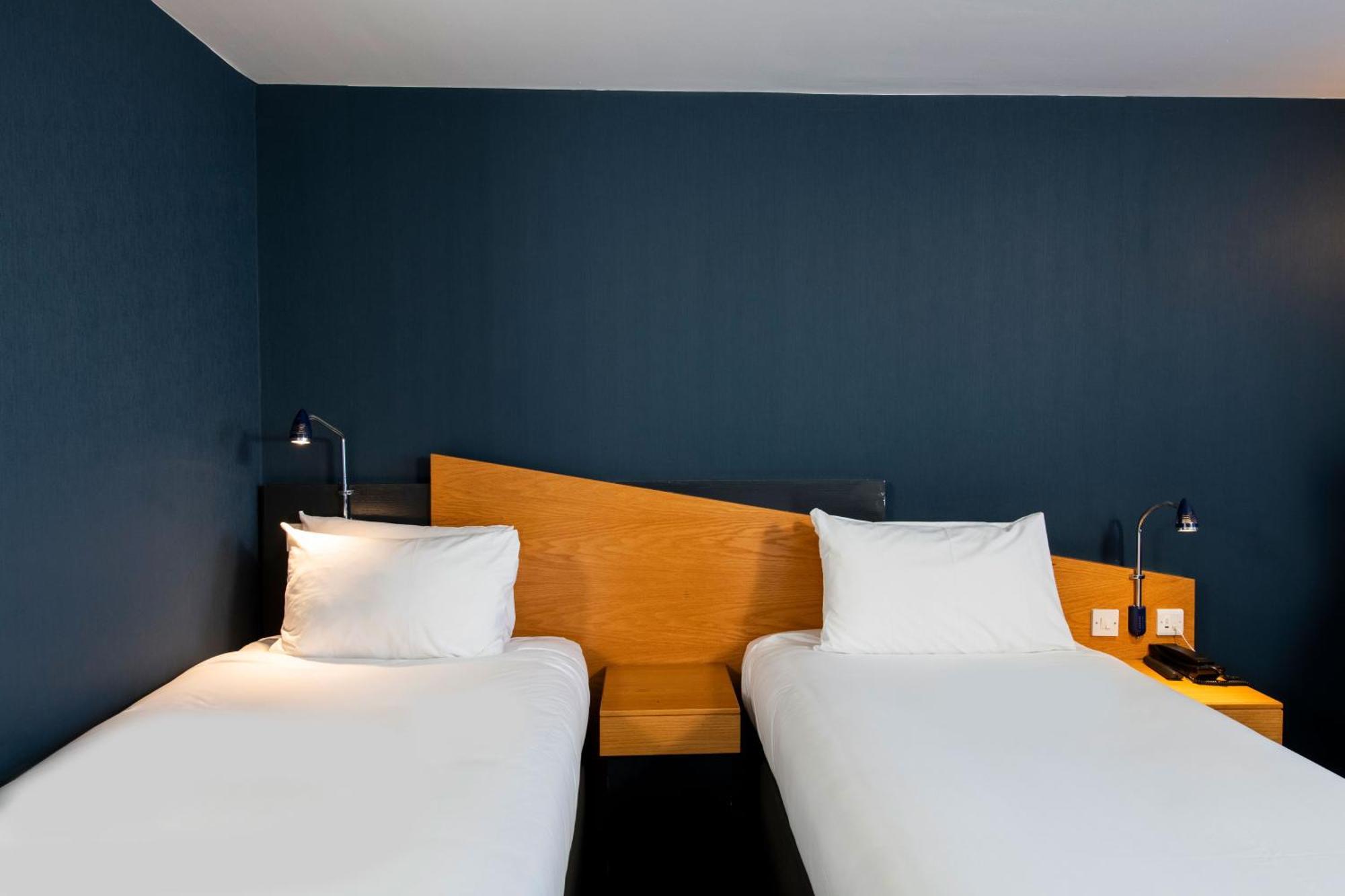 Holiday Inn Express Exeter East By Ihg Esterno foto